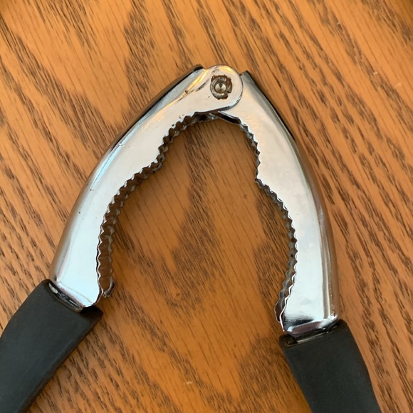 OXO Set of 3 Crab Crackers - Picture 2 of 3